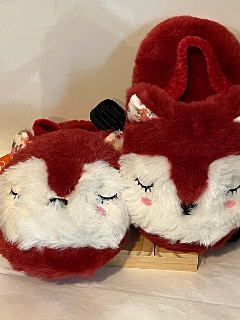 3/$15.00
Wonder Nation Kids Fox Slippers Red & White Girls 9-10 NWT